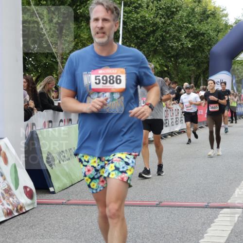 06.09.2026 - CURREX Alsterlauf Yannick Fuchs http://msf.ph/oto/10196084 06.09.2026 09:58:16 Ziel 2706, 2864, 3394, 3553, 3580, 3603, 3804, 3872, 4034, 4732, 4800, 5986, 6227, 6343, 6409, 8003, 8052, 8163 meine-sportfotos.de