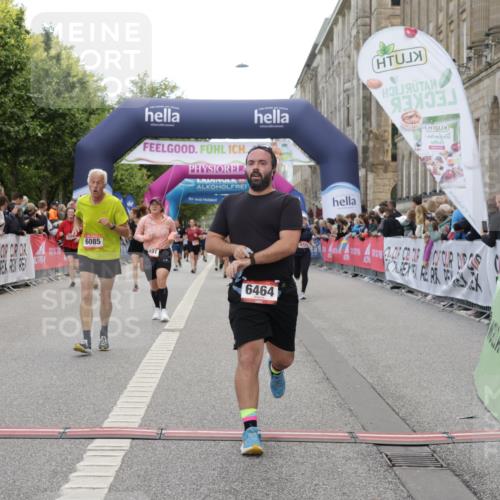 06.09.2026 - CURREX Alsterlauf Yannick Fuchs http://msf.ph/oto/10196223 06.09.2026 10:06:33 Ziel 2266, 2541, 2863, 3491, 3772, 3942, 3947, 4337, 4508, 4725, 4819, 6085, 6464, 8183 meine-sportfotos.de