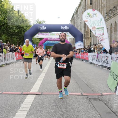 06.09.2026 - CURREX Alsterlauf Yannick Fuchs http://msf.ph/oto/10196234 06.09.2026 10:06:33 Ziel 2266, 2541, 2863, 3491, 3772, 3942, 3947, 4337, 4508, 4725, 4819, 6085, 6464, 8183 meine-sportfotos.de
