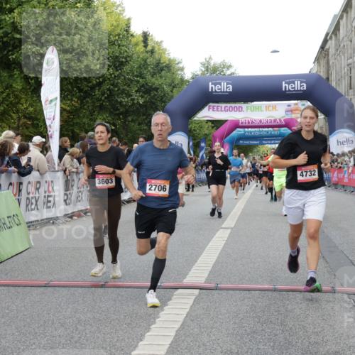 06.09.2026 - CURREX Alsterlauf Yannick Fuchs http://msf.ph/oto/10196240 06.09.2026 09:58:18 Ziel 2706, 2864, 3553, 3603, 3679, 3804, 3872, 4034, 4106, 4501, 4525, 4732, 4800, 5257, 5986, 6227, 6409, 8003, 8052, 8163 meine-sportfotos.de