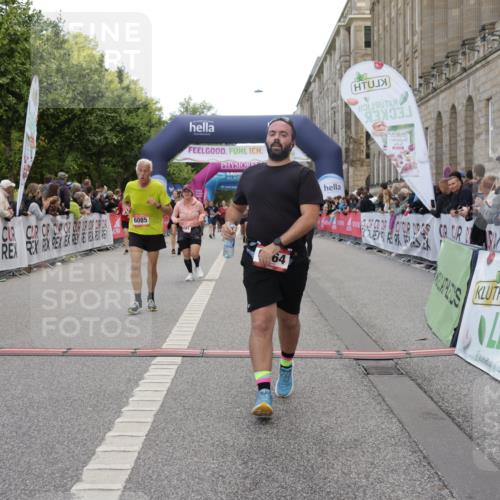 06.09.2026 - CURREX Alsterlauf Yannick Fuchs http://msf.ph/oto/10196268 06.09.2026 10:06:34 Ziel 2266, 2541, 3491, 3772, 3942, 3947, 4337, 4508, 4725, 4819, 5001, 6085, 6464 meine-sportfotos.de
