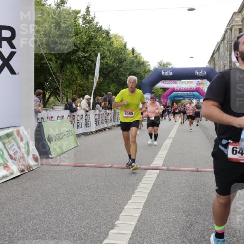 06.09.2026 - CURREX Alsterlauf Yannick Fuchs http://msf.ph/oto/10196336 06.09.2026 10:06:35 Ziel 2266, 2532, 2541, 3266, 3267, 3491, 3772, 4337, 4725, 4819, 5001, 6085, 6464 meine-sportfotos.de