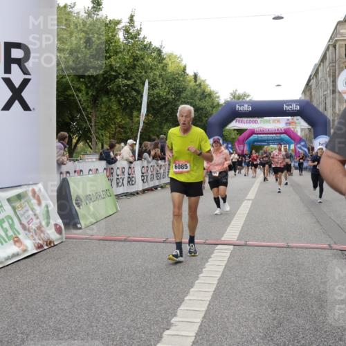 06.09.2026 - CURREX Alsterlauf Yannick Fuchs http://msf.ph/oto/10196367 06.09.2026 10:06:35 Ziel 2266, 2532, 2541, 3266, 3267, 3491, 3772, 4337, 4725, 4819, 5001, 6085, 6464 meine-sportfotos.de