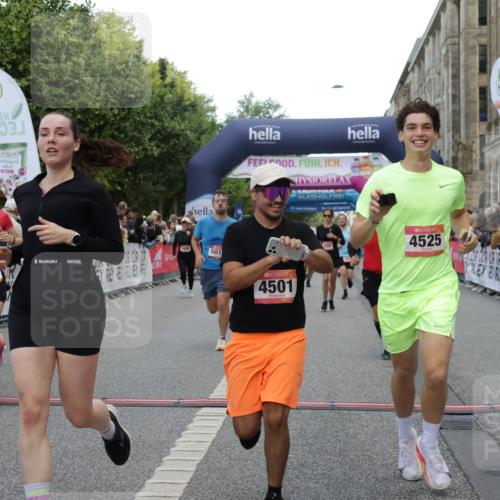 06.09.2026 - CURREX Alsterlauf Yannick Fuchs http://msf.ph/oto/10196516 06.09.2026 09:58:23 Ziel 2013, 2706, 2864, 3055, 3603, 3679, 3804, 4106, 4501, 4525, 4732, 4800, 4806, 5018, 5257, 5840, 5858, 8003, 8052, 8296 meine-sportfotos.de