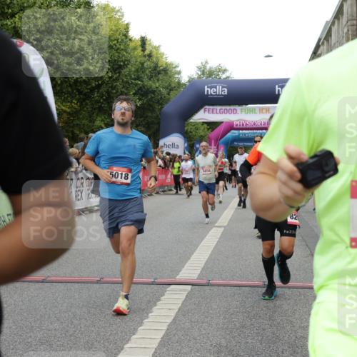 06.09.2026 - CURREX Alsterlauf Yannick Fuchs http://msf.ph/oto/10196558 06.09.2026 09:58:24 Ziel 2013, 2706, 2864, 3055, 3560, 3603, 3679, 3804, 4106, 4501, 4525, 4732, 4800, 4806, 5018, 5257, 5840, 5858, 8003, 8052, 8296 meine-sportfotos.de