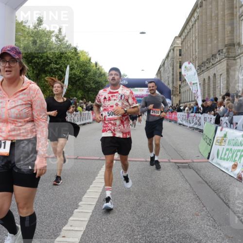 06.09.2026 - CURREX Alsterlauf Yannick Fuchs http://msf.ph/oto/10196645 06.09.2026 10:06:40 Ziel 2270, 2532, 2533, 3142, 3143, 3266, 3267, 3491, 3537, 4337, 4347, 4725, 5001, 5167, 6085, 6275, 6464 meine-sportfotos.de