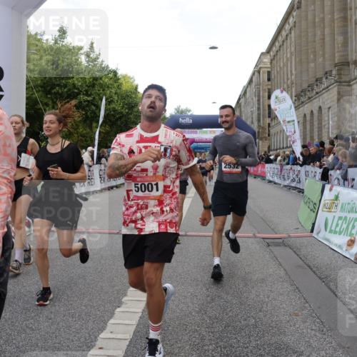 06.09.2026 - CURREX Alsterlauf Yannick Fuchs http://msf.ph/oto/10196677 06.09.2026 10:06:40 Ziel 2270, 2532, 2533, 3142, 3143, 3266, 3267, 3491, 3537, 4337, 4347, 4725, 5001, 5167, 6085, 6275, 6464 meine-sportfotos.de