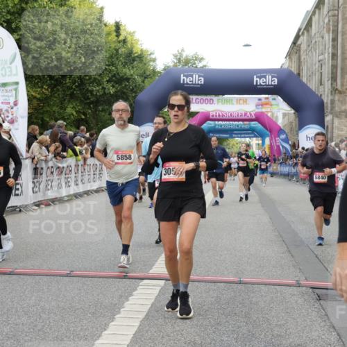 06.09.2026 - CURREX Alsterlauf Yannick Fuchs http://msf.ph/oto/10196680 06.09.2026 09:58:26 Ziel 2013, 2173, 2706, 3055, 3261, 3560, 3603, 3679, 3693, 3804, 4050, 4106, 4501, 4525, 4732, 4800, 4806, 5018, 5257, 5640, 5840, 5858, 8052, 8296, 8319 meine-sportfotos.de