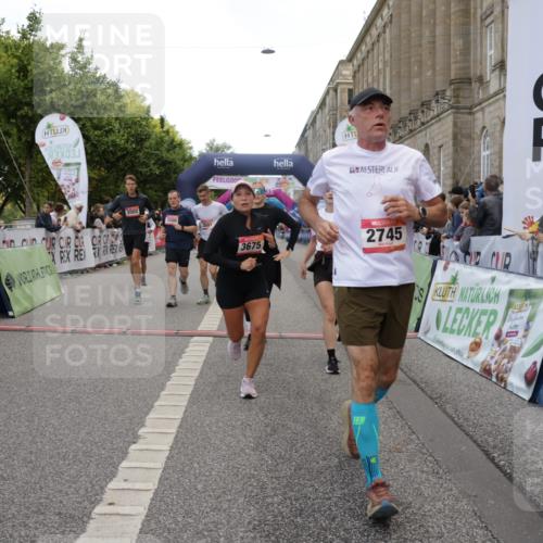 06.09.2026 - CURREX Alsterlauf Yannick Fuchs http://msf.ph/oto/10197147 06.09.2026 10:06:49 Ziel 2270, 2428, 2745, 3142, 3143, 3500, 3501, 3502, 3537, 3675, 3855, 4347, 5143, 5167, 5471, 6275, 6285, 8017 meine-sportfotos.de