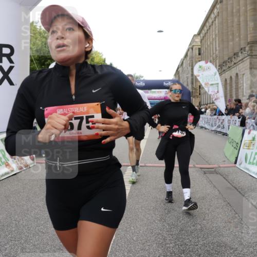 06.09.2026 - CURREX Alsterlauf Yannick Fuchs http://msf.ph/oto/10197233 06.09.2026 10:06:50 Ziel 2270, 2428, 2745, 2934, 3142, 3143, 3500, 3501, 3502, 3537, 3675, 3855, 4347, 5143, 5167, 5471, 6275, 6285, 8017 meine-sportfotos.de