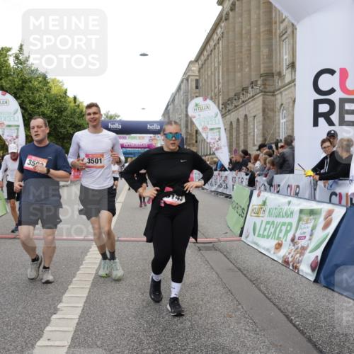 06.09.2026 - CURREX Alsterlauf Yannick Fuchs http://msf.ph/oto/10197244 06.09.2026 10:06:50 Ziel 2270, 2428, 2745, 2934, 3142, 3143, 3500, 3501, 3502, 3537, 3675, 3855, 4347, 5143, 5167, 5471, 6275, 6285, 8017 meine-sportfotos.de
