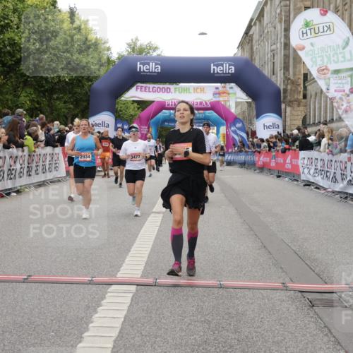 06.09.2026 - CURREX Alsterlauf Yannick Fuchs http://msf.ph/oto/10197330 06.09.2026 10:06:52 Ziel 2428, 2745, 2934, 3142, 3143, 3303, 3500, 3501, 3502, 3537, 3675, 3855, 3943, 3945, 5143, 5471, 6285, 8017 meine-sportfotos.de