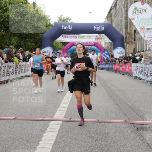06.09.2026 - CURREX Alsterlauf Yannick Fuchs http://msf.ph/oto/10197342 06.09.2026 10:06:52 Ziel 2428, 2745, 2934, 3142, 3143, 3303, 3500, 3501, 3502, 3537, 3675, 3855, 3943, 3945, 5143, 5471, 6285, 8017 meine-sportfotos.de