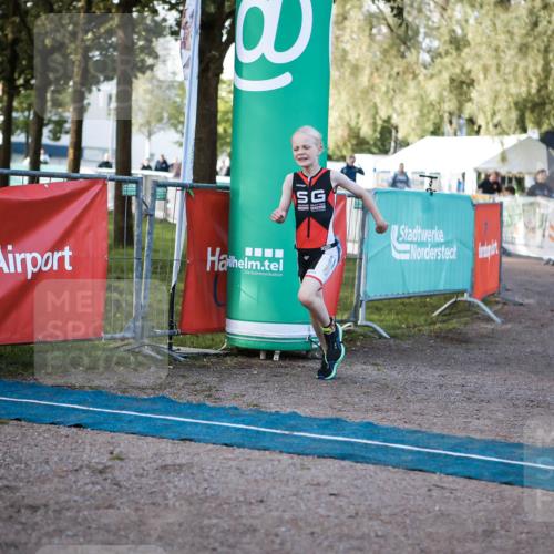 06.09.2026 - 20. Norderstedt Triathlon H.Heesch http://msf.ph/oto/10197428 06.09.2026 09:10:57 Ziel 31, 32, 34, 35, 48 meine-sportfotos.de