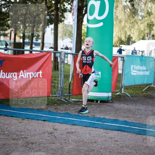 06.09.2026 - 20. Norderstedt Triathlon H.Heesch http://msf.ph/oto/10197435 06.09.2026 09:10:57 Ziel 31, 32, 34, 35, 48 meine-sportfotos.de