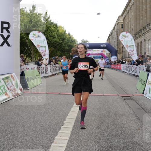 06.09.2026 - CURREX Alsterlauf Yannick Fuchs http://msf.ph/oto/10197447 06.09.2026 10:06:53 Ziel 2428, 2745, 2934, 3303, 3500, 3501, 3502, 3675, 3855, 3943, 3945, 5143, 5471, 6285, 8017, 8276 meine-sportfotos.de