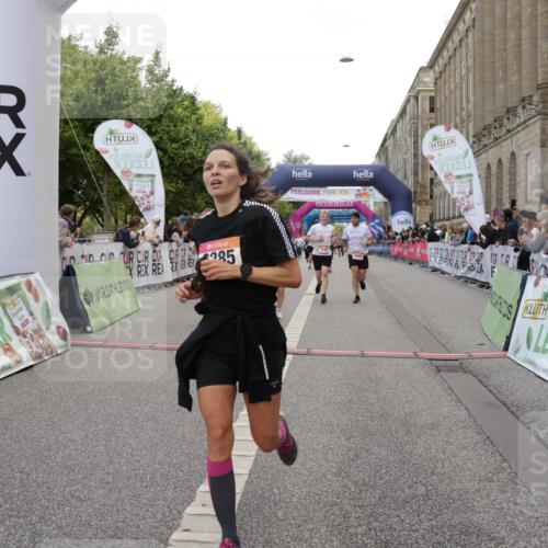06.09.2026 - CURREX Alsterlauf Yannick Fuchs http://msf.ph/oto/10197489 06.09.2026 10:06:53 Ziel 2428, 2745, 2934, 3303, 3500, 3501, 3502, 3675, 3855, 3943, 3945, 5143, 5471, 6285, 8017, 8276 meine-sportfotos.de