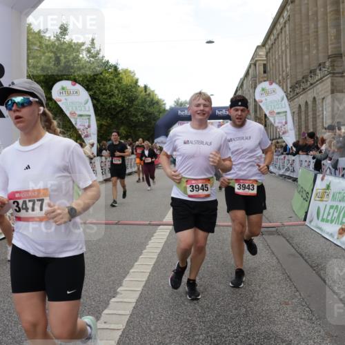 06.09.2026 - CURREX Alsterlauf Yannick Fuchs http://msf.ph/oto/10197722 06.09.2026 10:06:56 Ziel 2428, 2459, 2934, 2963, 3303, 3500, 3501, 3502, 3656, 3943, 3945, 5073, 5091, 5143, 5471, 5527, 6285, 8276 meine-sportfotos.de