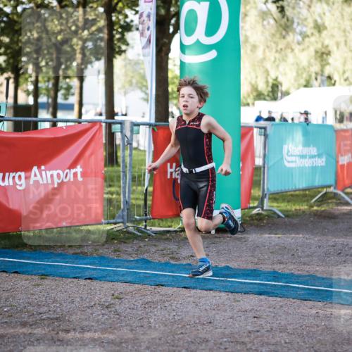 06.09.2026 - 20. Norderstedt Triathlon H.Heesch http://msf.ph/oto/10197783 06.09.2026 09:12:07 Ziel 19, 37, 40 meine-sportfotos.de