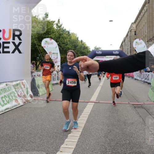 06.09.2026 - CURREX Alsterlauf Yannick Fuchs http://msf.ph/oto/10197971 06.09.2026 10:07:00 Ziel 2148, 2459, 2934, 2963, 3303, 3376, 3656, 3943, 3945, 5073, 5091, 5527, 5792, 5937, 8276 meine-sportfotos.de