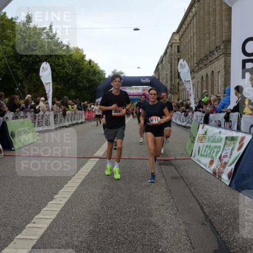 06.09.2026 - CURREX Alsterlauf Yannick Fuchs http://msf.ph/oto/10197993 06.09.2026 09:58:48 Ziel 2017, 2034, 2120, 2244, 2711, 3078, 3313, 3691, 4265, 4695, 4747, 5205, 5207, 5557, 5706, 5764, 5810, 5964, 6111 meine-sportfotos.de