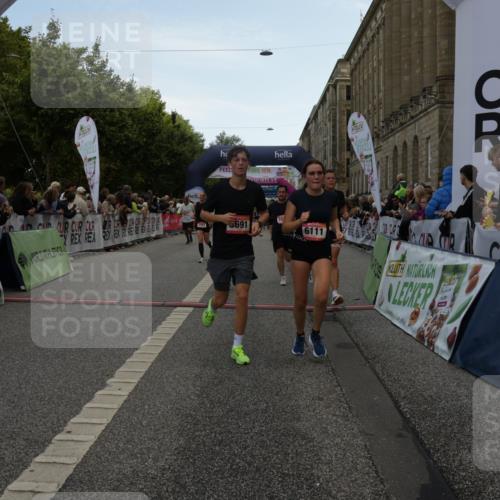 06.09.2026 - CURREX Alsterlauf Yannick Fuchs http://msf.ph/oto/10198005 06.09.2026 09:58:49 Ziel 2017, 2034, 2244, 2711, 3078, 3313, 3691, 4265, 4695, 4747, 5557, 5661, 5706, 5764, 5810, 5964, 6111 meine-sportfotos.de
