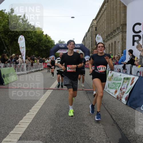 06.09.2026 - CURREX Alsterlauf Yannick Fuchs http://msf.ph/oto/10198017 06.09.2026 09:58:49 Ziel 2017, 2034, 2244, 2711, 3078, 3313, 3691, 4265, 4695, 4747, 5557, 5661, 5706, 5764, 5810, 5964, 6111 meine-sportfotos.de