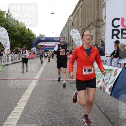 06.09.2026 - CURREX Alsterlauf Yannick Fuchs http://msf.ph/oto/10198035 06.09.2026 10:07:01 Ziel 2148, 2355, 2459, 2934, 2963, 3103, 3303, 3376, 3656, 3943, 3945, 5073, 5091, 5527, 5792, 5937, 8276 meine-sportfotos.de