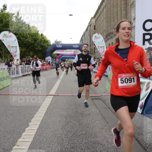 06.09.2026 - CURREX Alsterlauf Yannick Fuchs http://msf.ph/oto/10198055 06.09.2026 10:07:01 Ziel 2148, 2355, 2459, 2934, 2963, 3103, 3303, 3376, 3656, 3943, 3945, 5073, 5091, 5527, 5792, 5937, 8276 meine-sportfotos.de