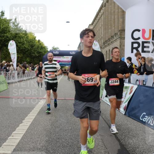 06.09.2026 - CURREX Alsterlauf Yannick Fuchs http://msf.ph/oto/10198086 06.09.2026 09:58:50 Ziel 2017, 2065, 2244, 2711, 3078, 3313, 3691, 4265, 4299, 4695, 4747, 5557, 5661, 5706, 5764, 5810, 5964, 6111 meine-sportfotos.de
