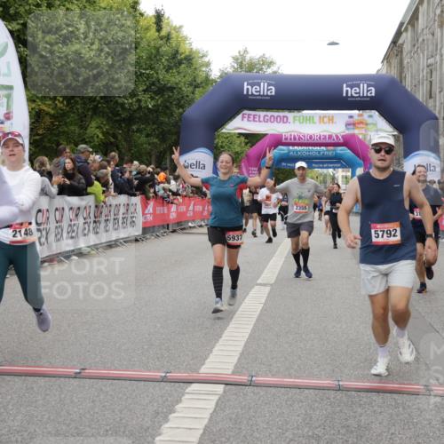 06.09.2026 - CURREX Alsterlauf Yannick Fuchs http://msf.ph/oto/10198149 06.09.2026 10:07:03 Ziel 2148, 2355, 2459, 2963, 3103, 3303, 3376, 3607, 3656, 3943, 3945, 5073, 5091, 5527, 5792, 5937, 8276 meine-sportfotos.de