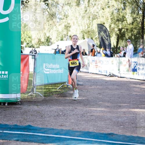 06.09.2026 - 20. Norderstedt Triathlon H.Heesch http://msf.ph/oto/10198519 06.09.2026 09:45:17 Ziel 664, 665 meine-sportfotos.de