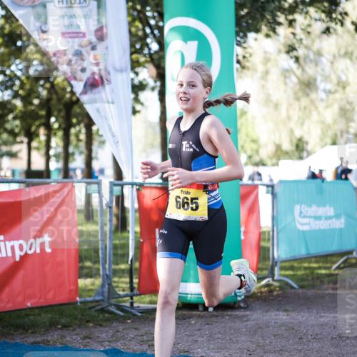 06.09.2026 - 20. Norderstedt Triathlon H.Heesch http://msf.ph/oto/10198539 06.09.2026 09:45:19 Ziel 664, 665 meine-sportfotos.de