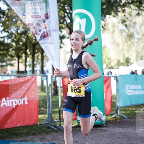 06.09.2026 - 20. Norderstedt Triathlon H.Heesch http://msf.ph/oto/10198540 06.09.2026 09:45:19 Ziel 664, 665 meine-sportfotos.de