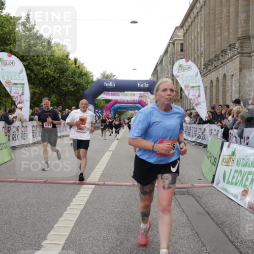 06.09.2026 - CURREX Alsterlauf Yannick Fuchs http://msf.ph/oto/10198677 06.09.2026 10:07:10 Ziel 2148, 2355, 3103, 3607, 4078, 4140, 5069, 5792, 5937, 5951, 6214, 8303, 8306 meine-sportfotos.de
