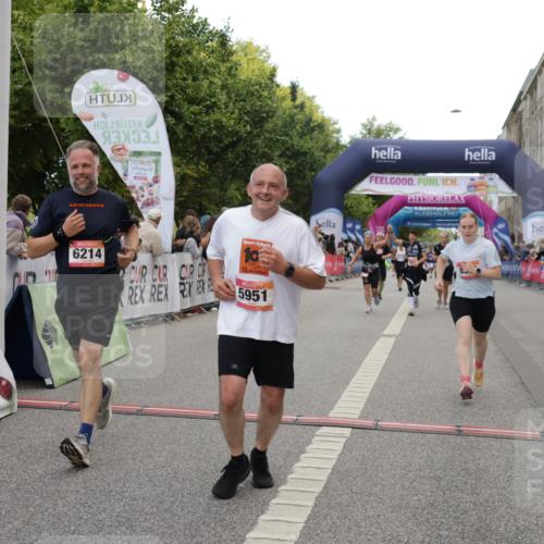 06.09.2026 - CURREX Alsterlauf Yannick Fuchs http://msf.ph/oto/10198771 06.09.2026 10:07:11 Ziel 2187, 2355, 2893, 3103, 3607, 4078, 4140, 5069, 5549, 5792, 5937, 5951, 6214, 8303, 8306 meine-sportfotos.de