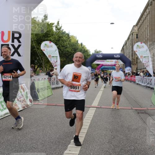 06.09.2026 - CURREX Alsterlauf Yannick Fuchs http://msf.ph/oto/10198835 06.09.2026 10:07:12 Ziel 2187, 2355, 2893, 2903, 3103, 3607, 4078, 4140, 5069, 5549, 5813, 5937, 5951, 6214, 8303, 8306 meine-sportfotos.de