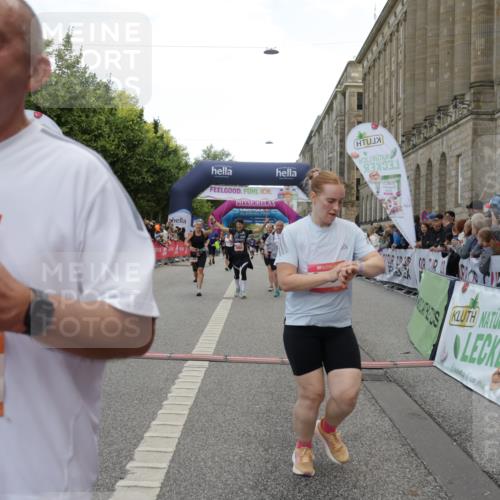 06.09.2026 - CURREX Alsterlauf Yannick Fuchs http://msf.ph/oto/10198880 06.09.2026 10:07:13 Ziel 2187, 2355, 2893, 2903, 3103, 3607, 4078, 4140, 5069, 5549, 5813, 5951, 6214, 8303, 8306 meine-sportfotos.de