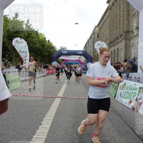 06.09.2026 - CURREX Alsterlauf Yannick Fuchs http://msf.ph/oto/10198913 06.09.2026 10:07:13 Ziel 2187, 2355, 2893, 2903, 3103, 3607, 4078, 4140, 5069, 5549, 5813, 5951, 6214, 8303, 8306 meine-sportfotos.de