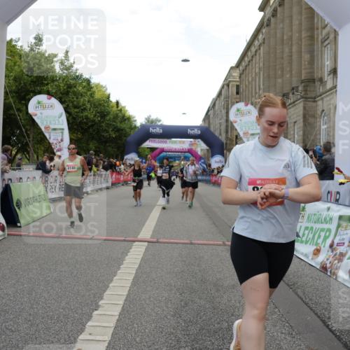 06.09.2026 - CURREX Alsterlauf Yannick Fuchs http://msf.ph/oto/10198926 06.09.2026 10:07:13 Ziel 2187, 2355, 2893, 2903, 3103, 3607, 4078, 4140, 5069, 5549, 5813, 5951, 6214, 8303, 8306 meine-sportfotos.de