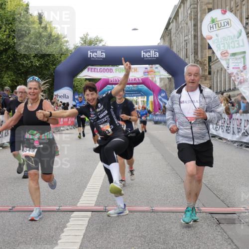 06.09.2026 - CURREX Alsterlauf Yannick Fuchs http://msf.ph/oto/10199093 06.09.2026 10:07:16 Ziel 2187, 2893, 2903, 4078, 4140, 5069, 5227, 5549, 5813, 5951, 6214, 8303, 8306 meine-sportfotos.de