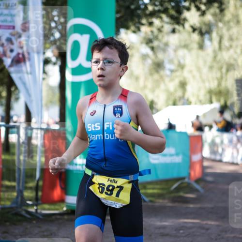 06.09.2026 - 20. Norderstedt Triathlon H.Heesch http://msf.ph/oto/10199348 06.09.2026 09:48:25 Ziel 696, 697 meine-sportfotos.de