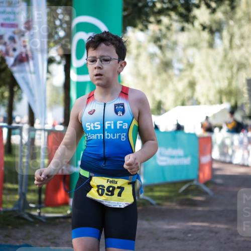 06.09.2026 - 20. Norderstedt Triathlon H.Heesch http://msf.ph/oto/10199350 06.09.2026 09:48:25 Ziel 696, 697 meine-sportfotos.de