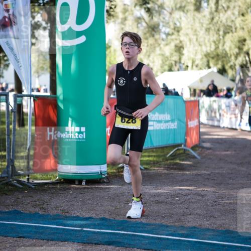 06.09.2026 - 20. Norderstedt Triathlon H.Heesch http://msf.ph/oto/10199415 06.09.2026 09:48:40 Ziel 628, 668, 669 meine-sportfotos.de
