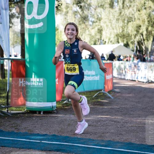 06.09.2026 - 20. Norderstedt Triathlon H.Heesch http://msf.ph/oto/10199425 06.09.2026 09:48:41 Ziel 628, 668, 669 meine-sportfotos.de
