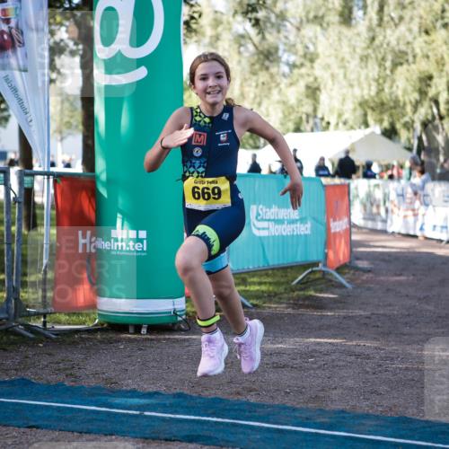 06.09.2026 - 20. Norderstedt Triathlon H.Heesch http://msf.ph/oto/10199426 06.09.2026 09:48:41 Ziel 628, 668, 669 meine-sportfotos.de