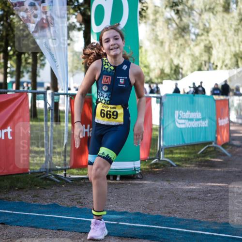 06.09.2026 - 20. Norderstedt Triathlon H.Heesch http://msf.ph/oto/10199429 06.09.2026 09:48:41 Ziel 628, 668, 669 meine-sportfotos.de