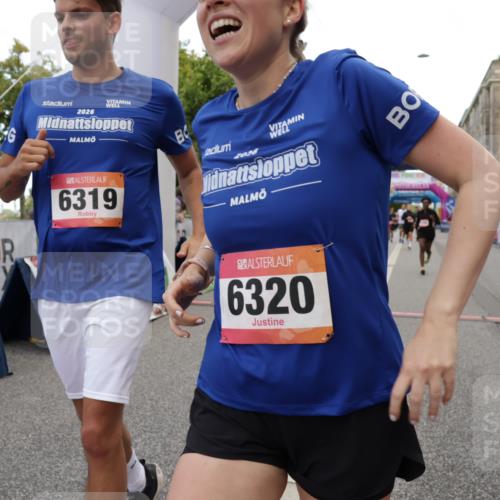 06.09.2026 - CURREX Alsterlauf Yannick Fuchs http://msf.ph/oto/10199527 06.09.2026 10:07:28 Ziel 2515, 2883, 3419, 3566, 3927, 4901, 5227, 5396, 5634, 6265, 6319, 6320, 6368 meine-sportfotos.de
