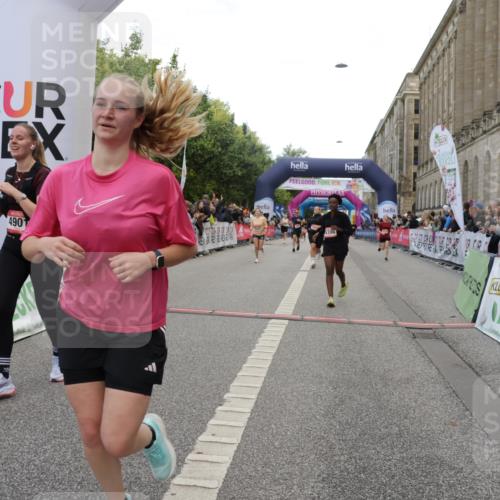 06.09.2026 - CURREX Alsterlauf Yannick Fuchs http://msf.ph/oto/10199582 06.09.2026 10:07:29 Ziel 2515, 2883, 3012, 3419, 3566, 3927, 4208, 4901, 5261, 5396, 5634, 6265, 6319, 6320, 6368 meine-sportfotos.de