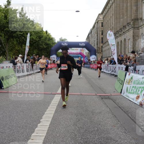 06.09.2026 - CURREX Alsterlauf Yannick Fuchs http://msf.ph/oto/10199630 06.09.2026 10:07:31 Ziel 3012, 3419, 3566, 3927, 4208, 4561, 4901, 5261, 5396, 5634, 6265, 6319, 6320, 6368 meine-sportfotos.de